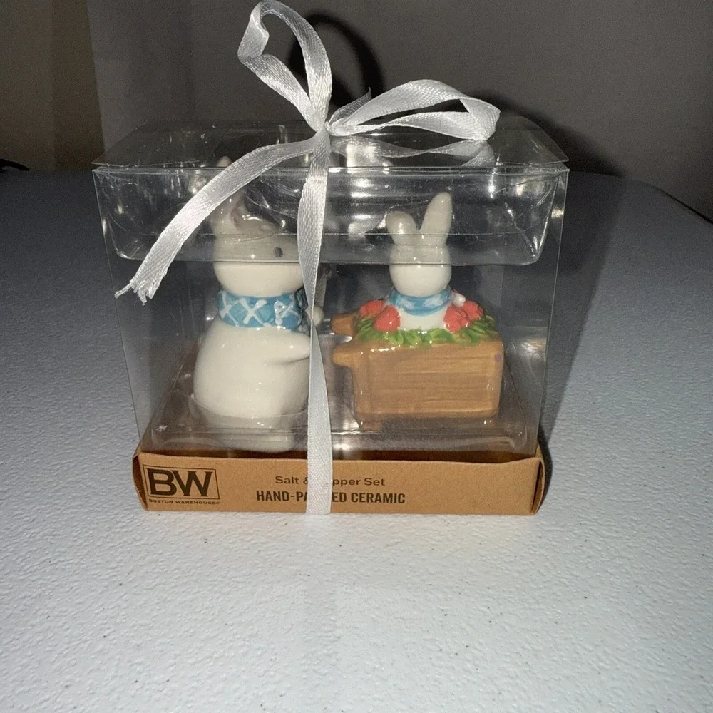 NWT Bunny Carrot Basket Salt & Pepper Shaker Easter Spring